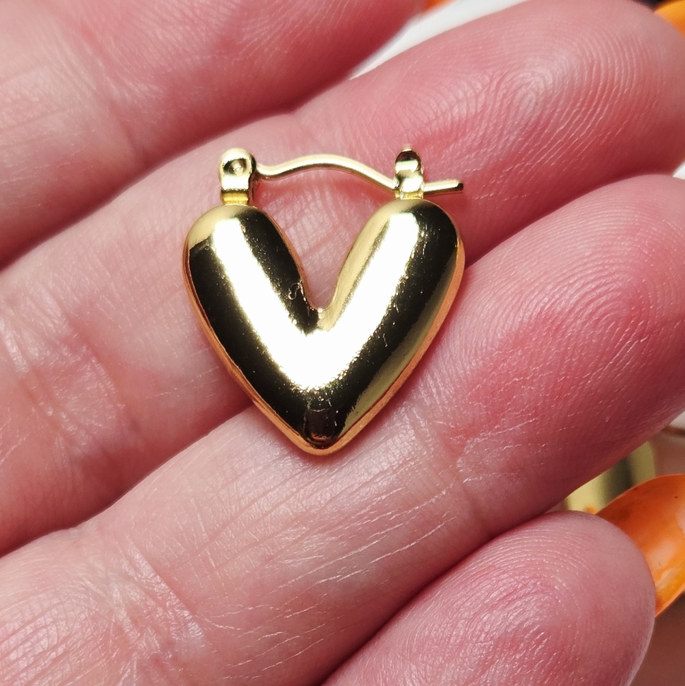 Gold Puffy Heart Hoop Earrings Stainless Steel Huggie Dainty It Girl Minimalist - Picture 4 of 5